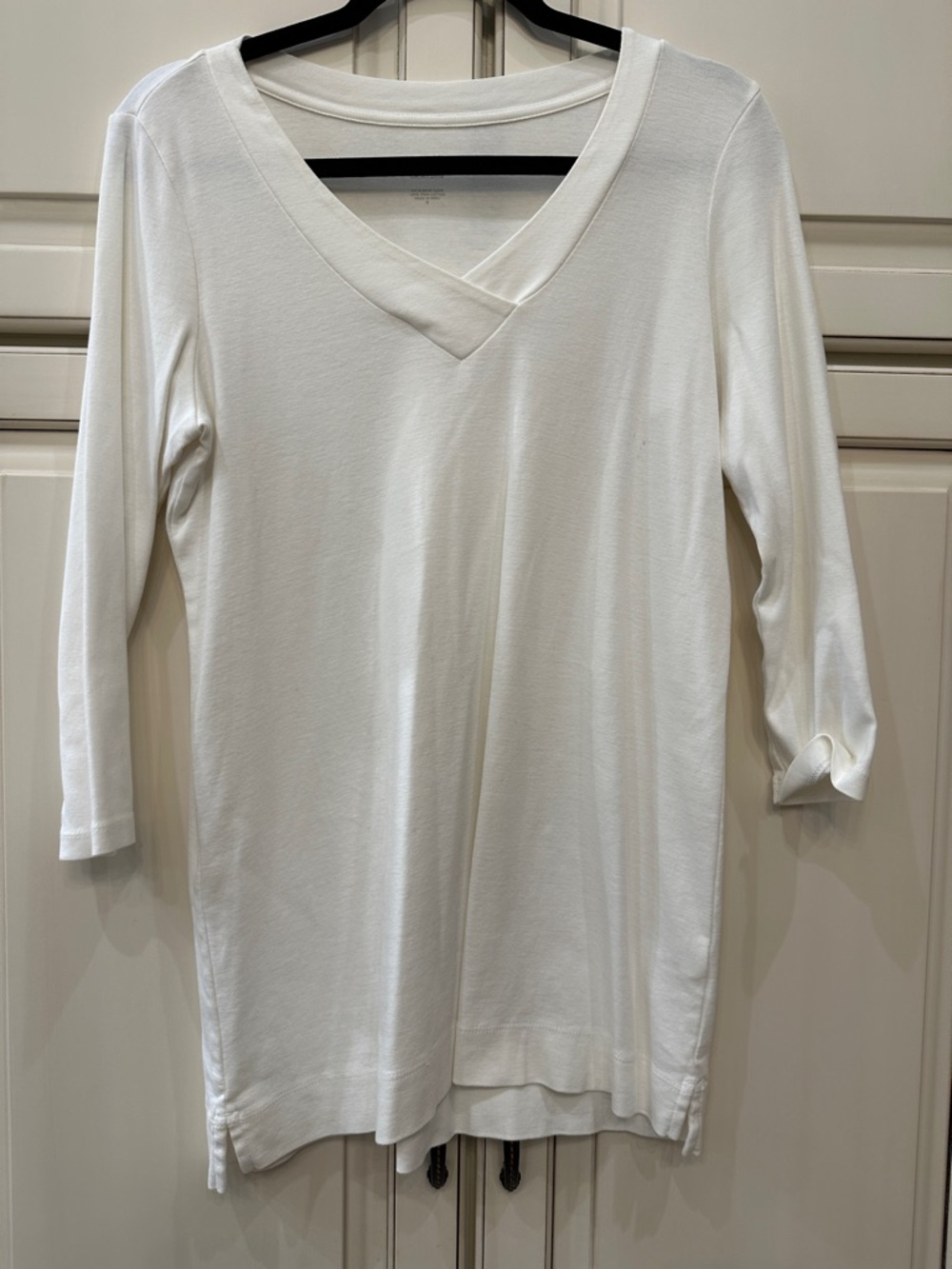 Women's White V-Neck 3/4 Sleeve Top